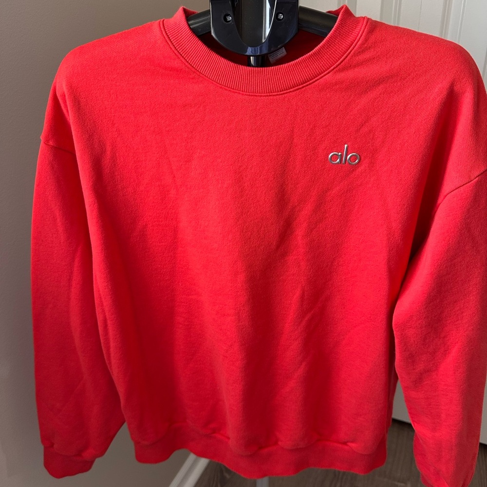 ALO Yoga Women’s Red Crewneck sweat set.